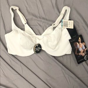 NWT Olga Curves Bra 36C